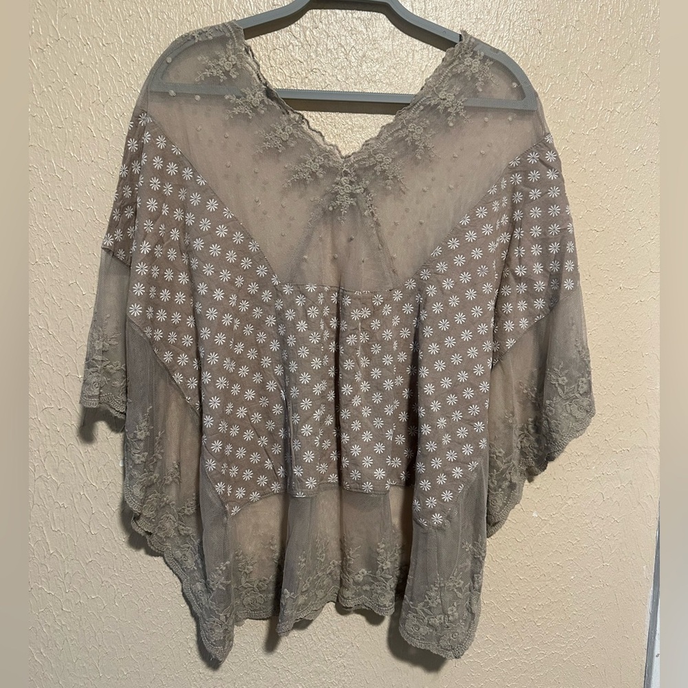 Young Embroidered Lace Floral Poncho Snap Sides‎